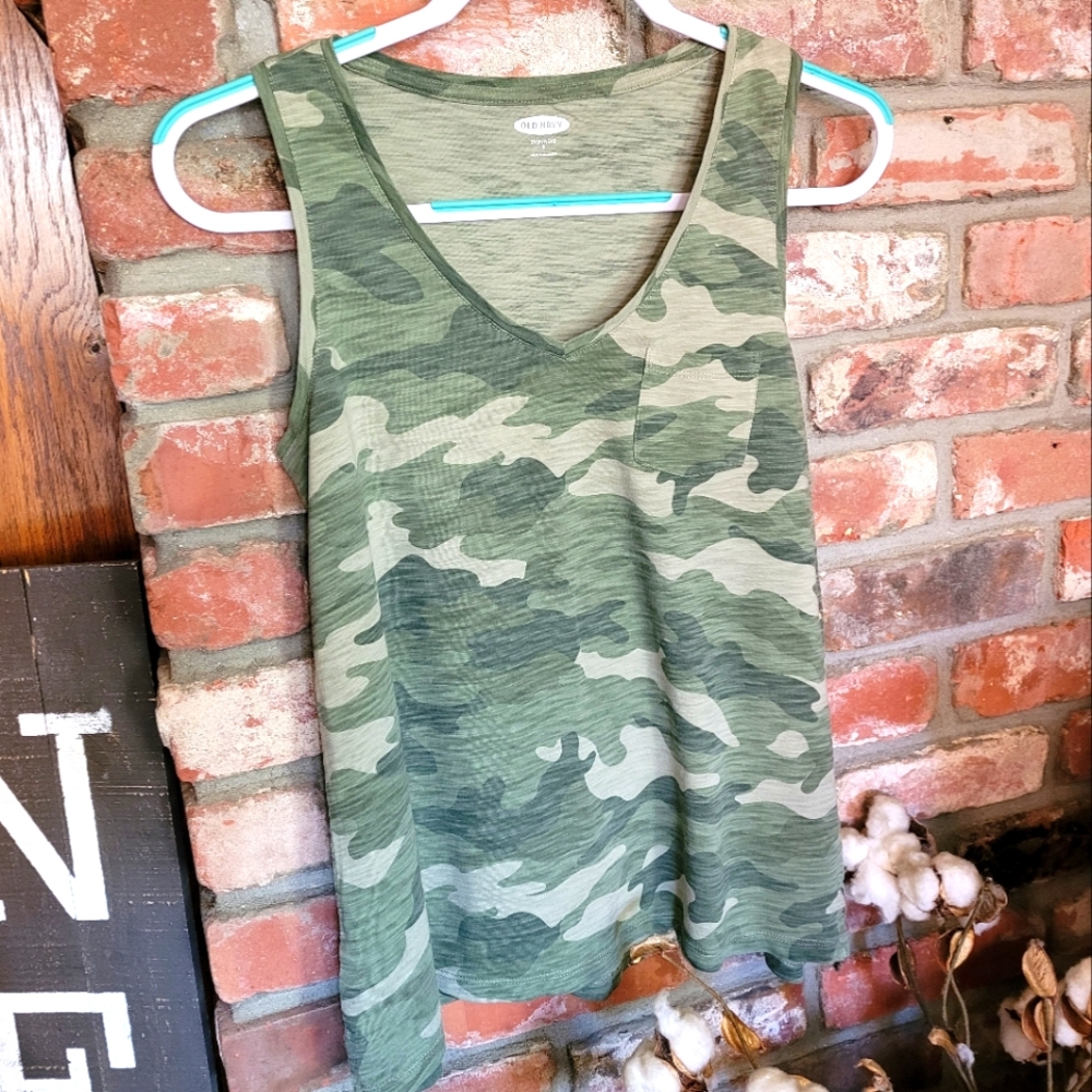 Old Navy Everwear Camo Pocket Tank Small🌿